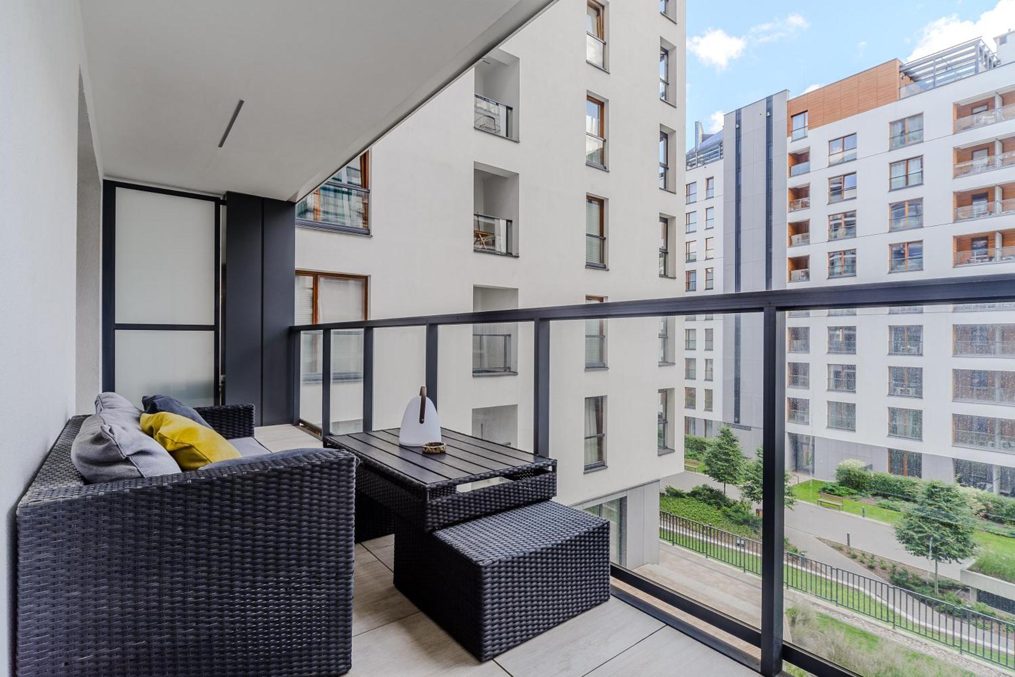 Cozy Family Apartments With Balcony Near Zlote Tarasy Варшава Екстер'єр фото