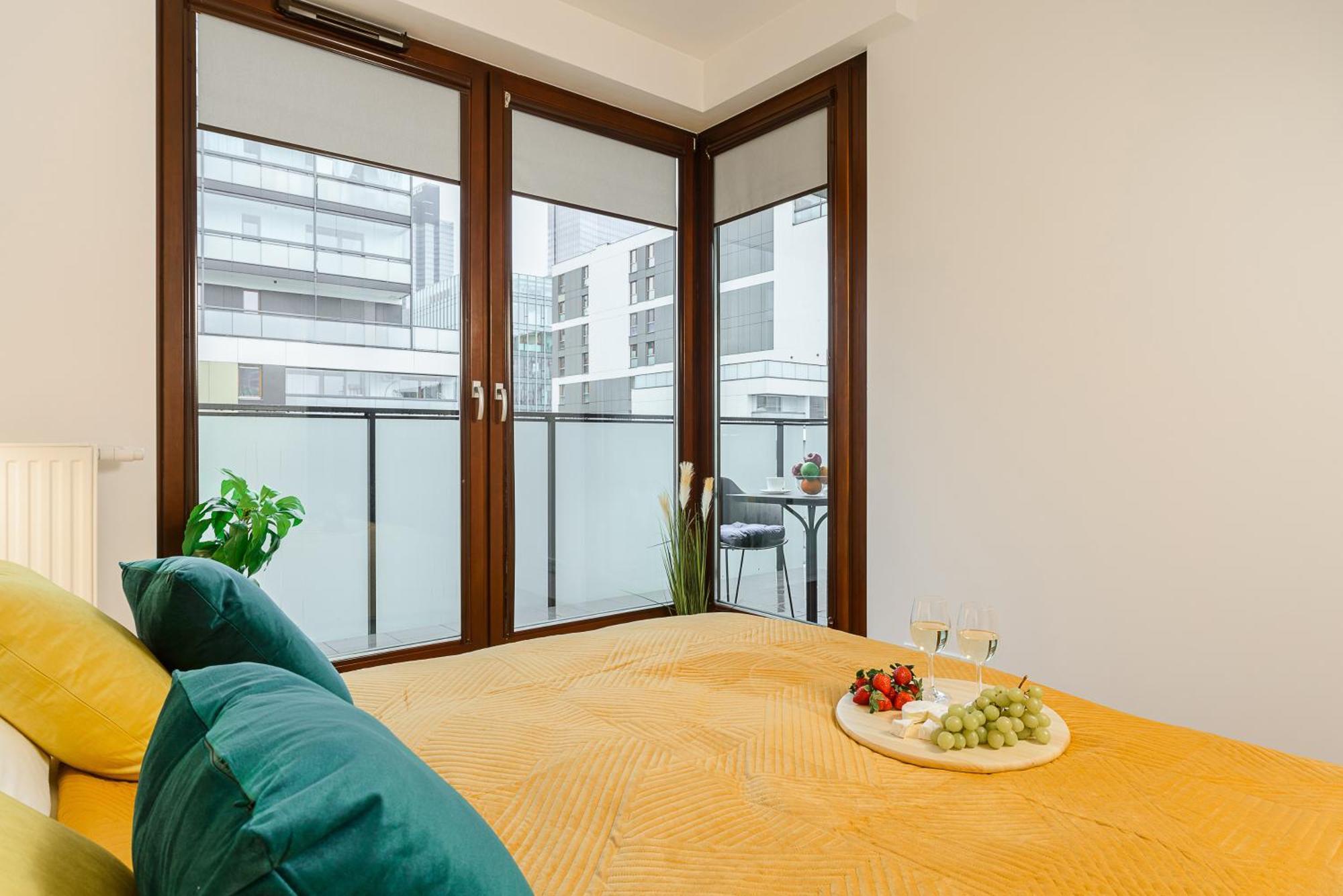 Cozy Family Apartments With Balcony Near Zlote Tarasy Варшава Екстер'єр фото
