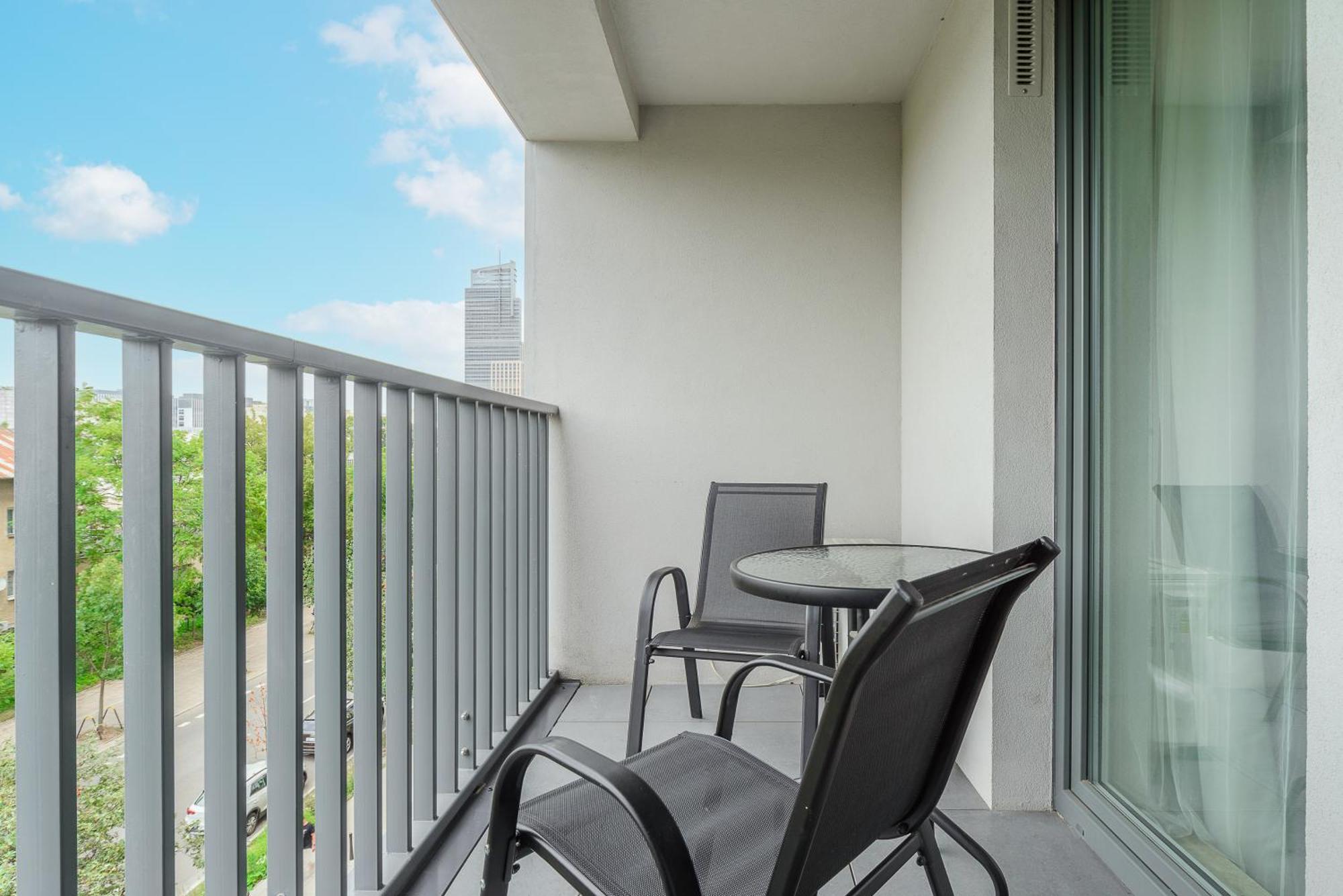 Cozy Family Apartments With Balcony Near Zlote Tarasy Варшава Номер фото