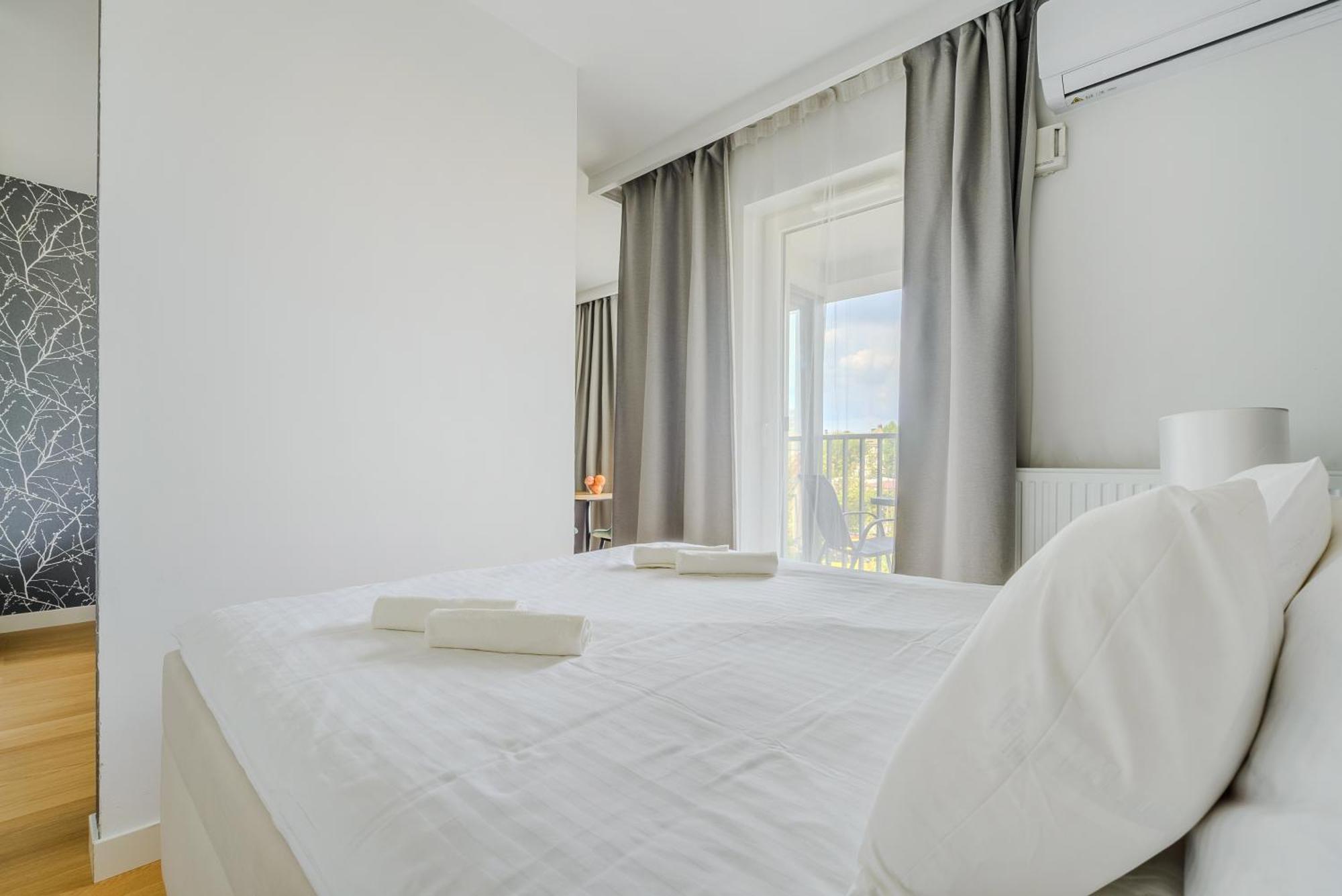 Cozy Family Apartments With Balcony Near Zlote Tarasy Варшава Номер фото